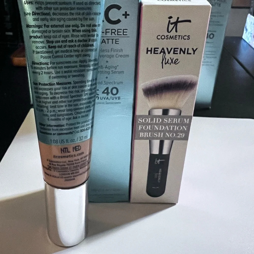 IT Cosmetics CC+ Cream Oil-Free Matte with SPF 40 - Neutral Medium - Picture 6 of 9